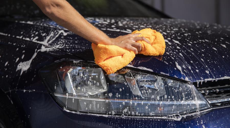 How Do Car Cleaning Services Differ from DIY Cleaning?
