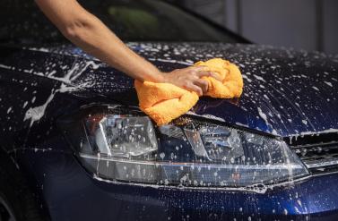 How Do Car Cleaning Services Differ from DIY Cleaning?
