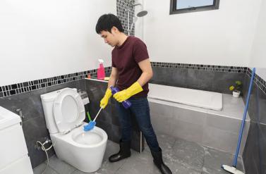 Professional Bathroom Deep Cleaning Services